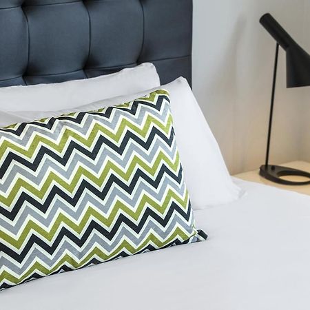 Oaks Brisbane Woolloongabba Suites Chambre photo